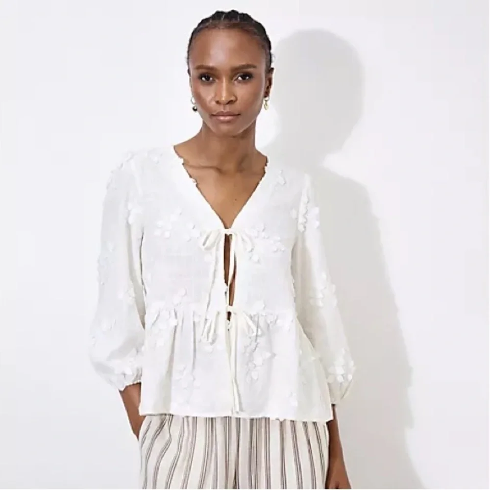 APRICOT 🍑- White Floral Appliqué Peasant Blouse - Women - Picture 3 of 5